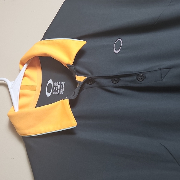 Oakley Astaire Moisture Wicking Short Sleeve Polo Shirt - Picture 4 of 8